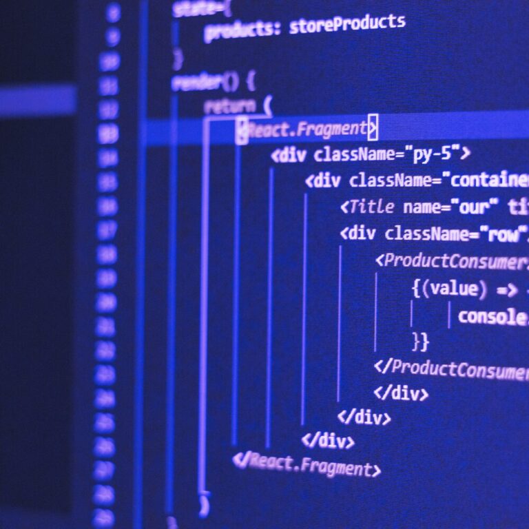 strg-S Webdesign mit Sinn Nahaufnahme eines Computerbildschirms mit verschachtelten Codezeilen mit HTML und JavaScript in einem bläulichen Farbschema. WordPress, Shopify